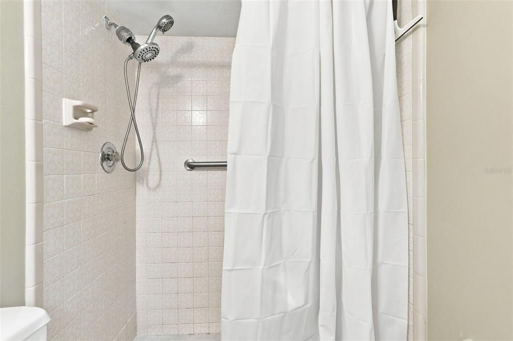 For Sale: $300,000 (3 beds, 2 baths, 1352 Square Feet)