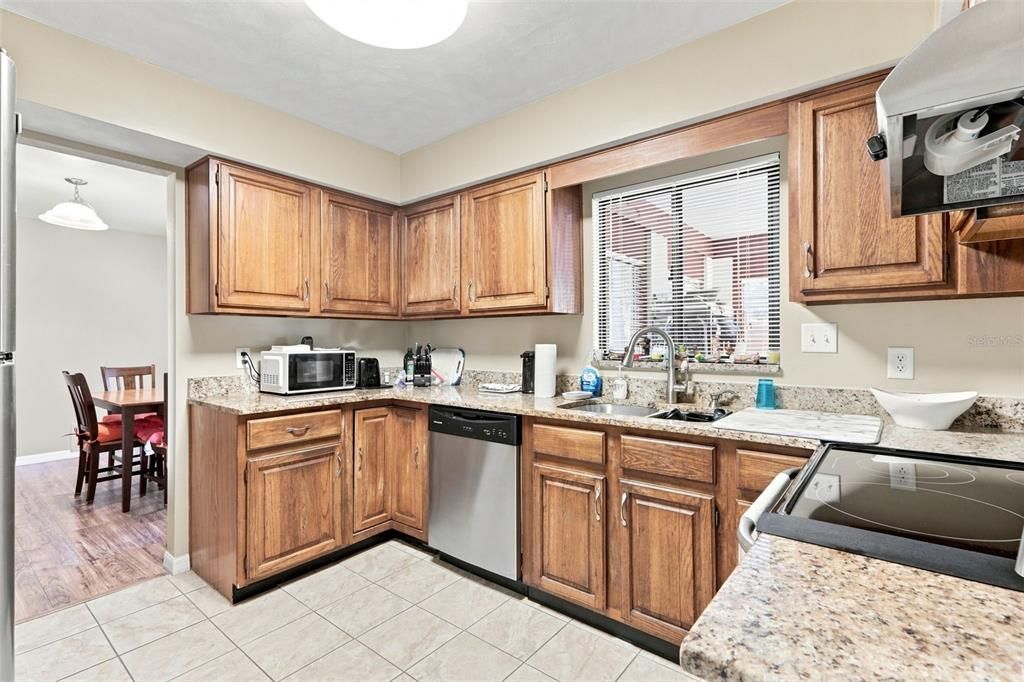 For Sale: $300,000 (3 beds, 2 baths, 1352 Square Feet)