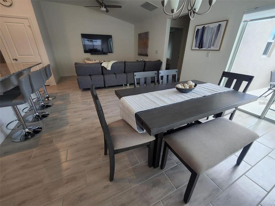 В аренду: $2,300 (4 спален, 2 ванн, 1627 Квадратных фут)