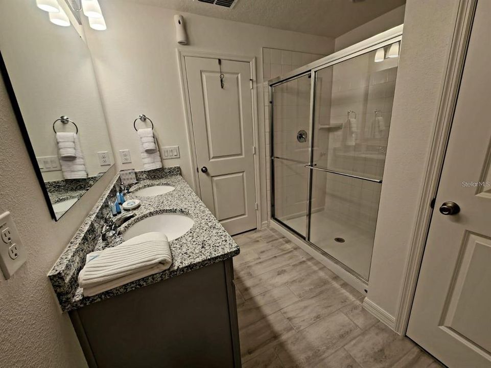 В аренду: $2,300 (4 спален, 2 ванн, 1627 Квадратных фут)