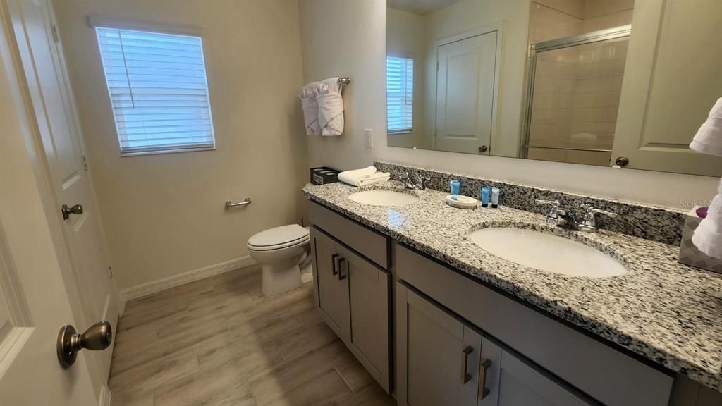 В аренду: $2,300 (4 спален, 2 ванн, 1627 Квадратных фут)
