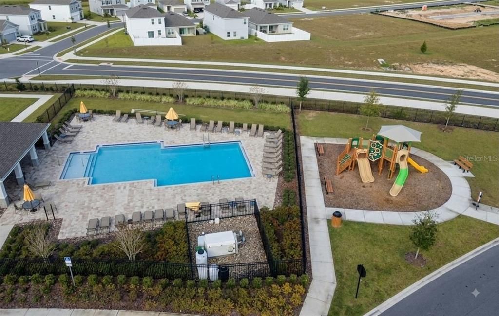 В аренду: $2,300 (4 спален, 2 ванн, 1627 Квадратных фут)