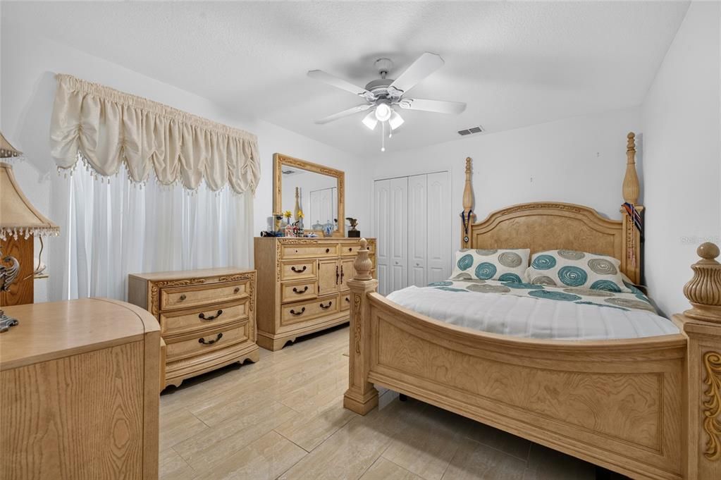 For Sale: $575,000 (5 beds, 3 baths, 2848 Square Feet)