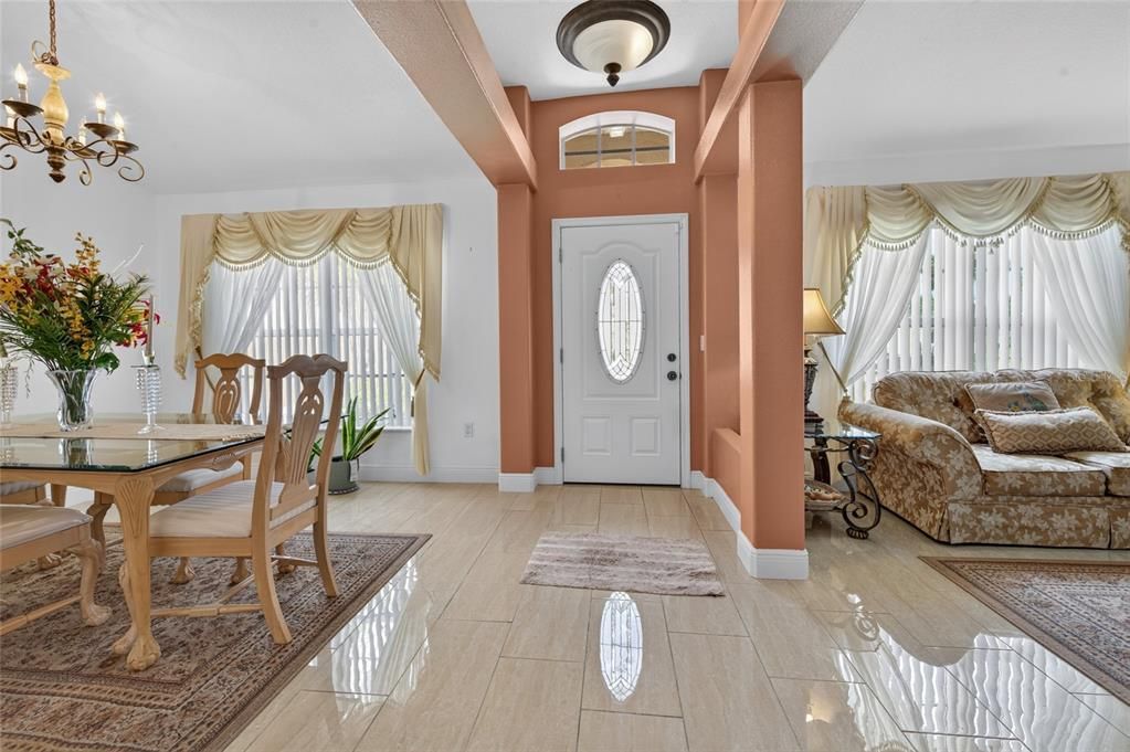 For Sale: $575,000 (5 beds, 3 baths, 2848 Square Feet)