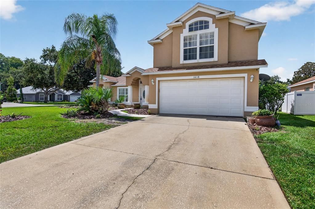 For Sale: $575,000 (5 beds, 3 baths, 2848 Square Feet)