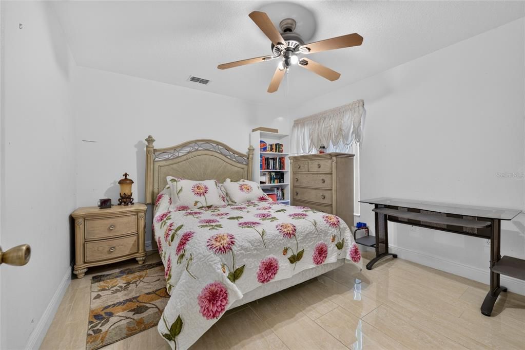 For Sale: $575,000 (5 beds, 3 baths, 2848 Square Feet)