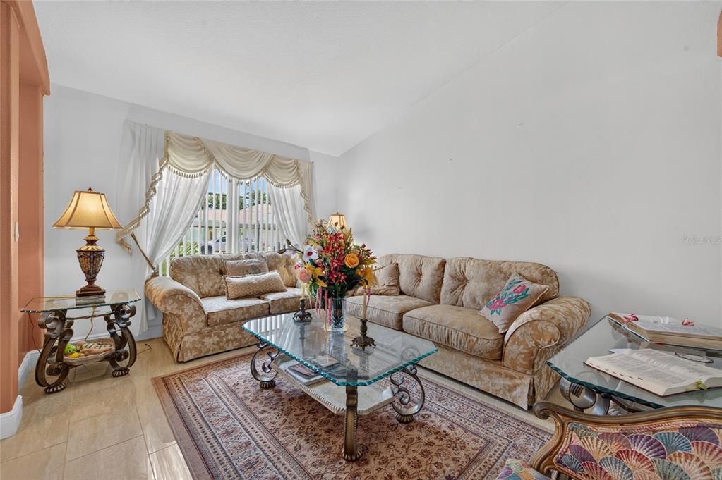 For Sale: $575,000 (5 beds, 3 baths, 2848 Square Feet)