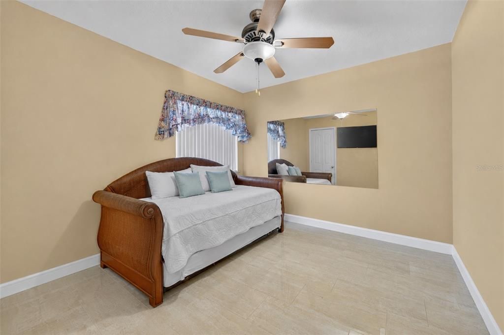 For Sale: $575,000 (5 beds, 3 baths, 2848 Square Feet)