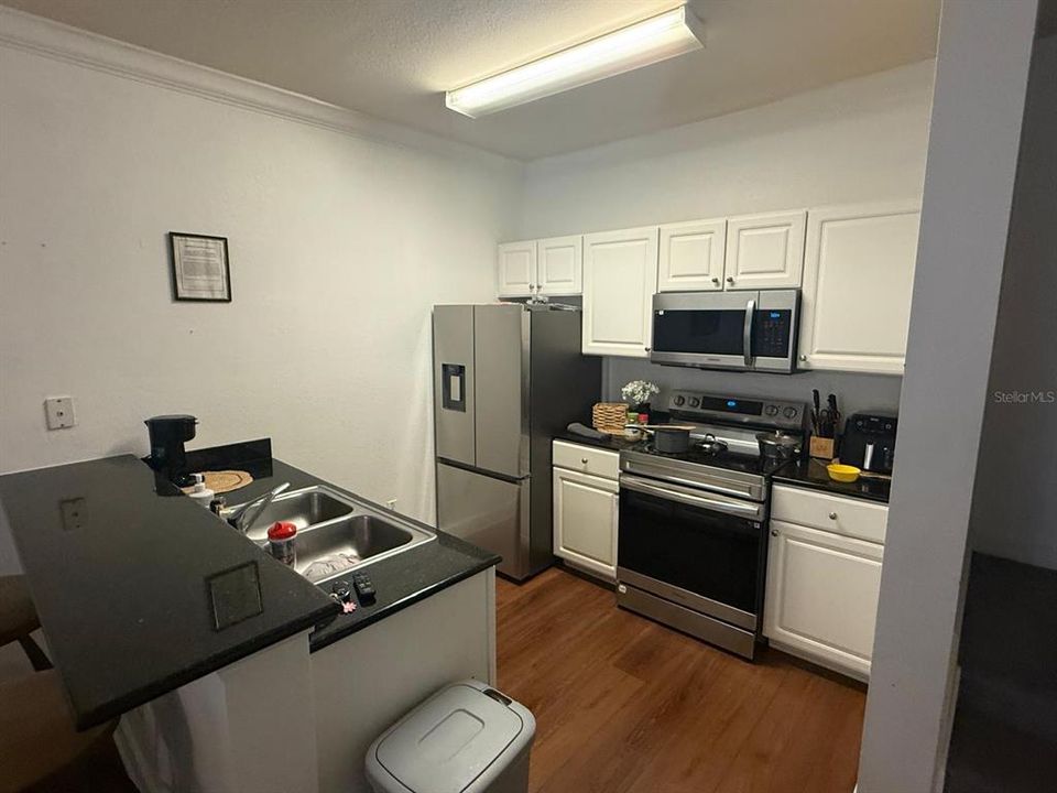 For Sale: $274,900 (3 beds, 2 baths, 1300 Square Feet)