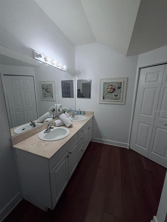 For Sale: $274,900 (3 beds, 2 baths, 1300 Square Feet)