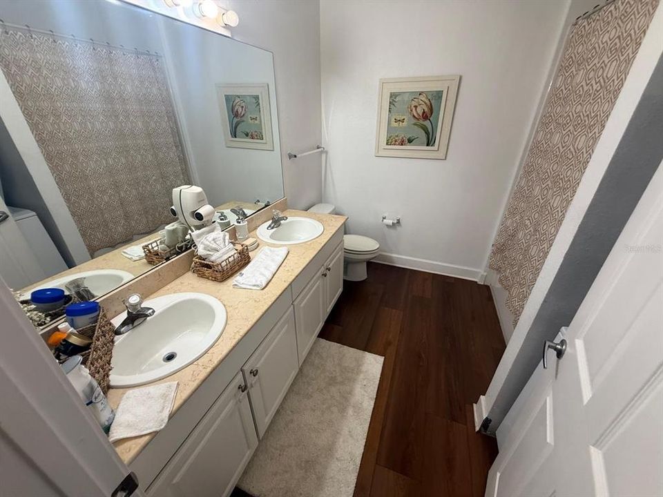 For Sale: $274,900 (3 beds, 2 baths, 1300 Square Feet)