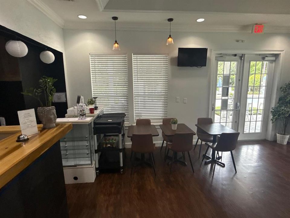 For Sale: $274,900 (3 beds, 2 baths, 1300 Square Feet)