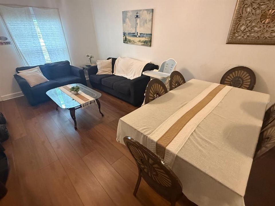 For Sale: $274,900 (3 beds, 2 baths, 1300 Square Feet)