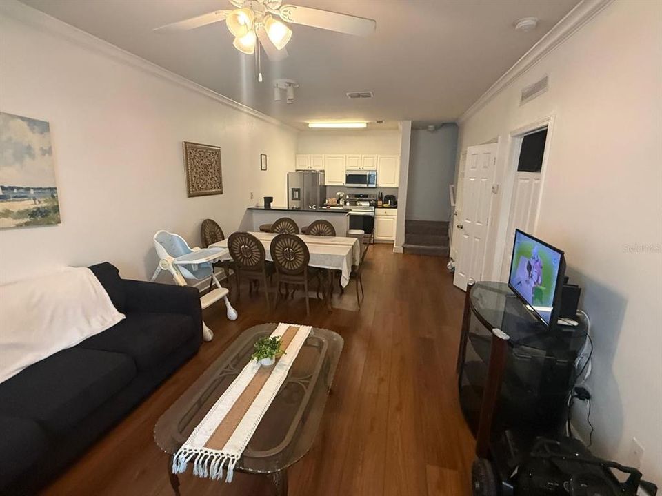 For Sale: $274,900 (3 beds, 2 baths, 1300 Square Feet)