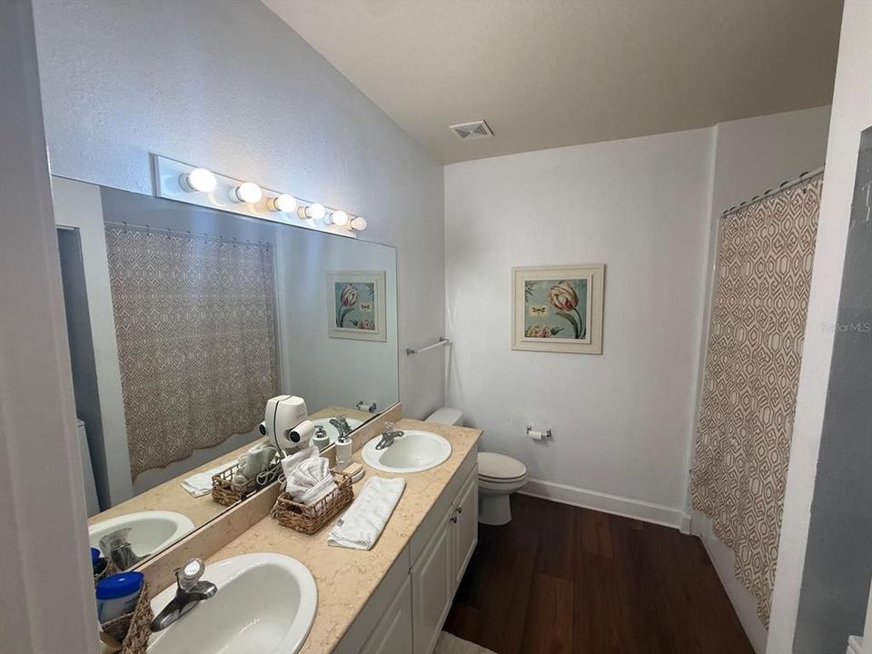 For Sale: $274,900 (3 beds, 2 baths, 1300 Square Feet)
