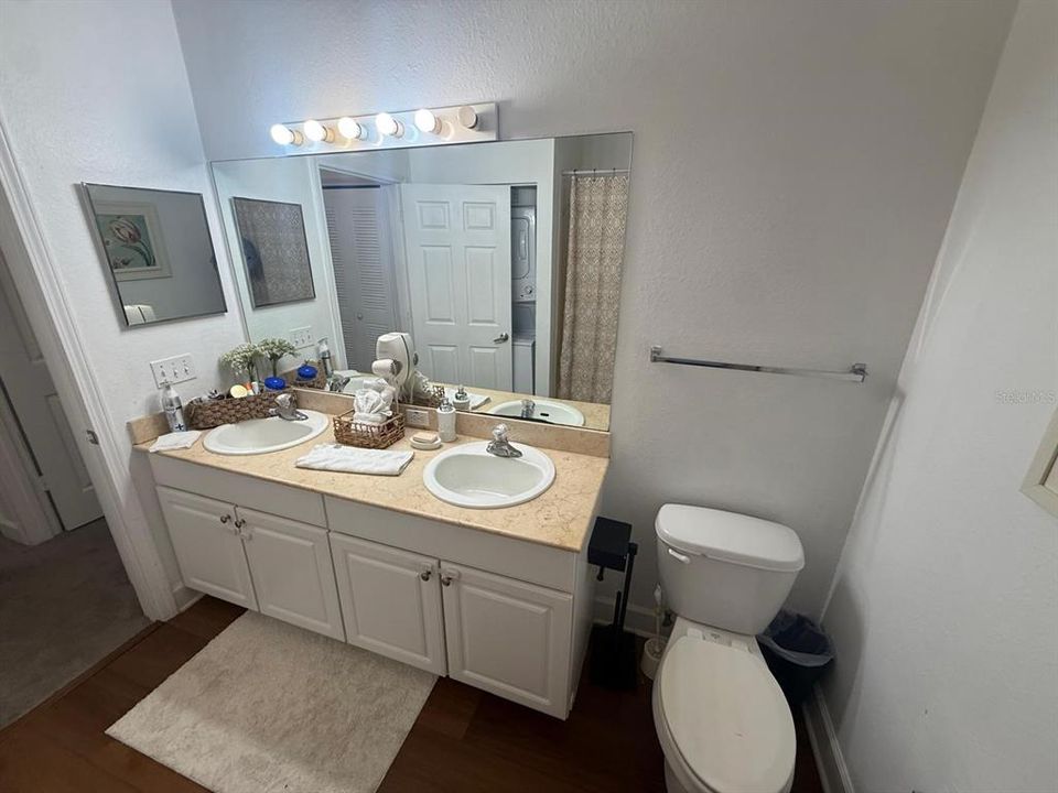 For Sale: $274,900 (3 beds, 2 baths, 1300 Square Feet)