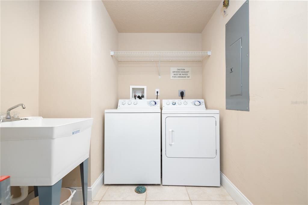 For Sale: $895,000 (3 beds, 3 baths, 2515 Square Feet)