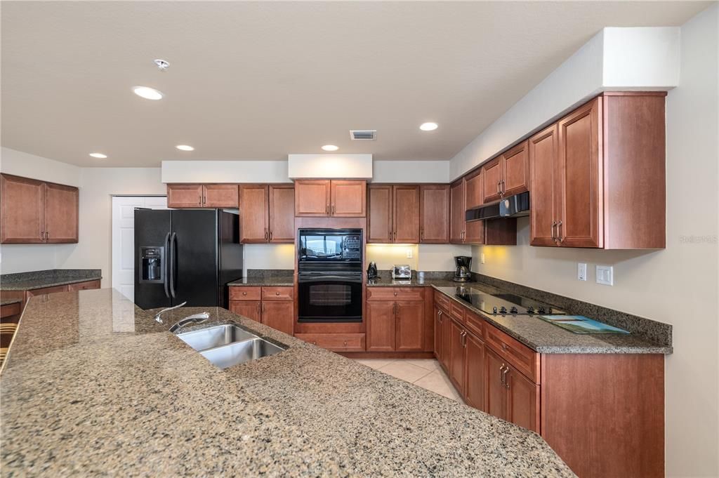 For Sale: $895,000 (3 beds, 3 baths, 2515 Square Feet)