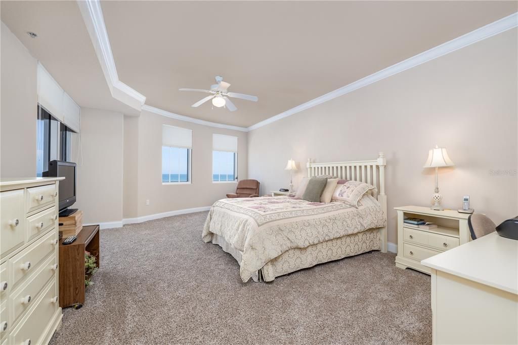 For Sale: $895,000 (3 beds, 3 baths, 2515 Square Feet)