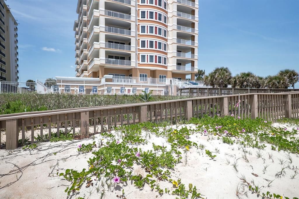 For Sale: $895,000 (3 beds, 3 baths, 2515 Square Feet)