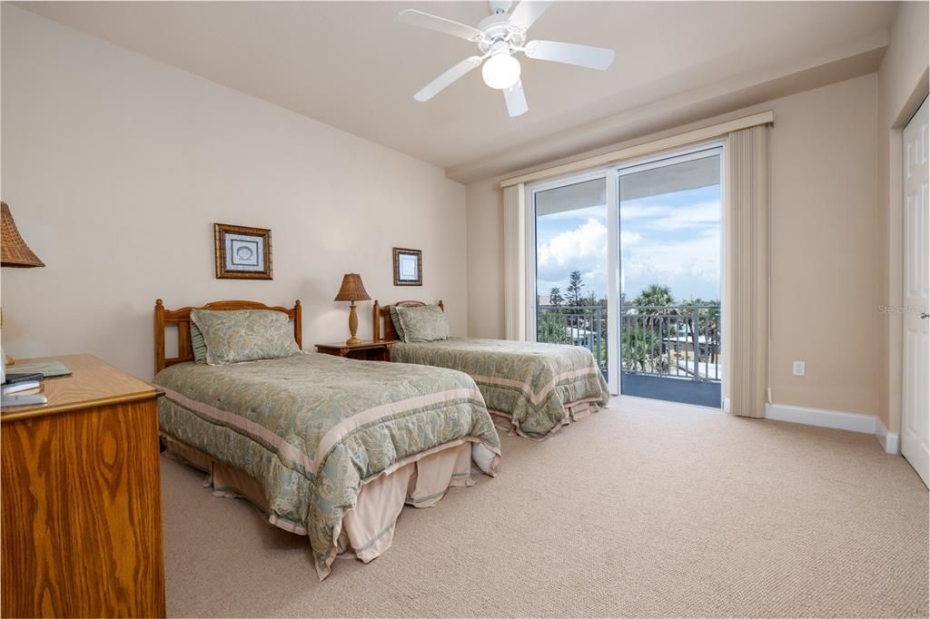 For Sale: $895,000 (3 beds, 3 baths, 2515 Square Feet)