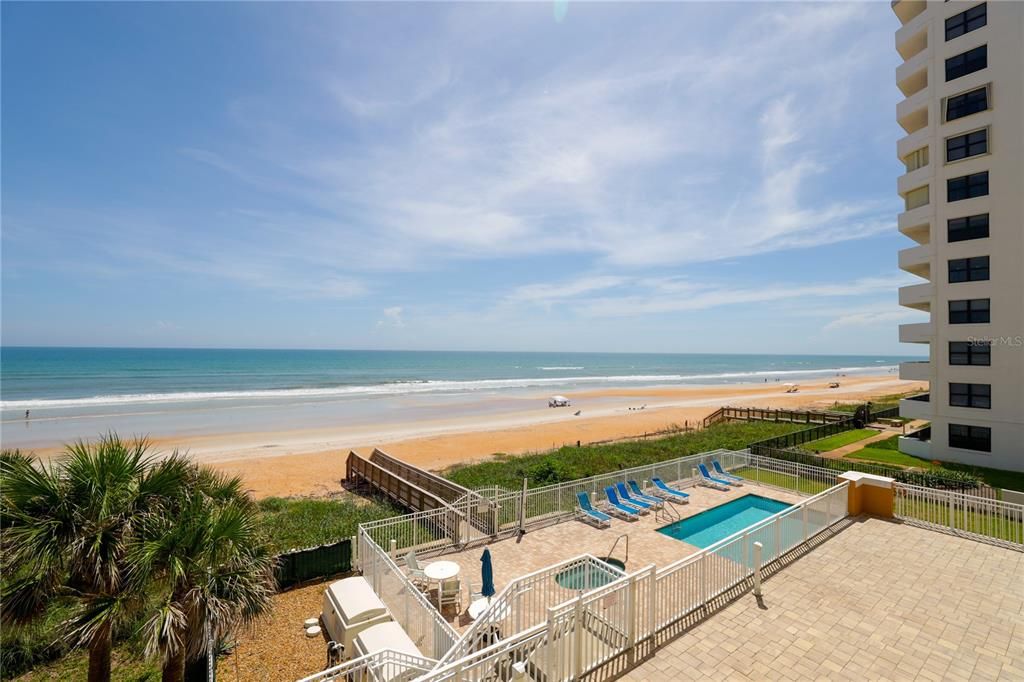 For Sale: $895,000 (3 beds, 3 baths, 2515 Square Feet)