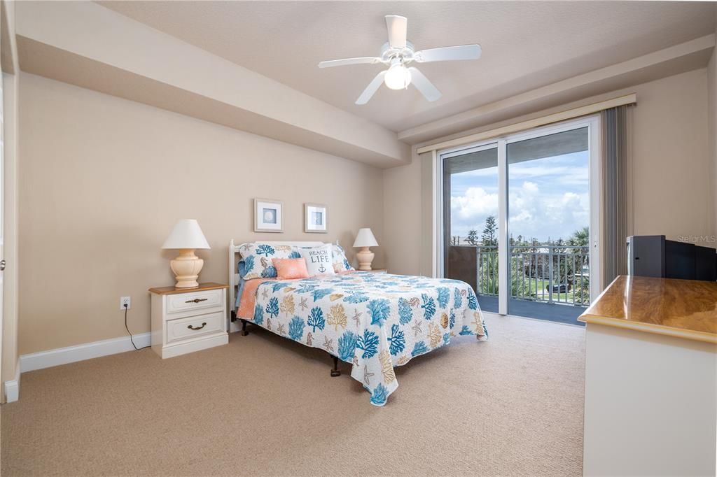 For Sale: $895,000 (3 beds, 3 baths, 2515 Square Feet)