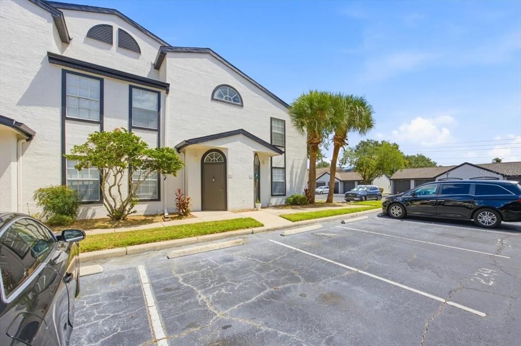For Rent: $1,450 (2 beds, 1 baths, 834 Square Feet)
