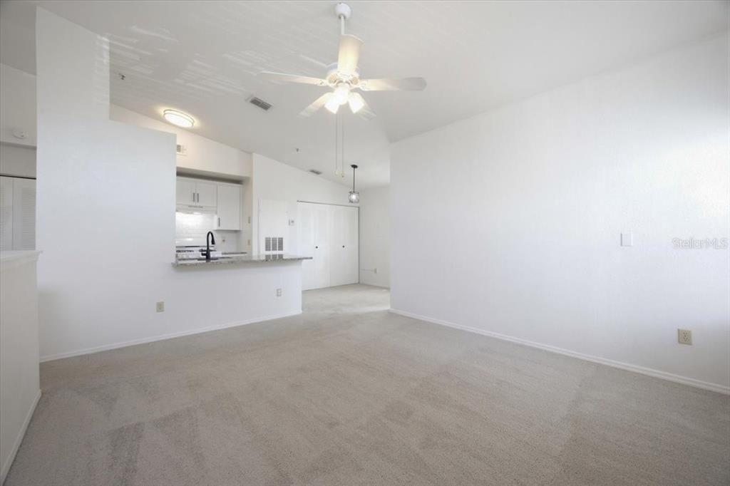 For Rent: $1,450 (2 beds, 1 baths, 834 Square Feet)