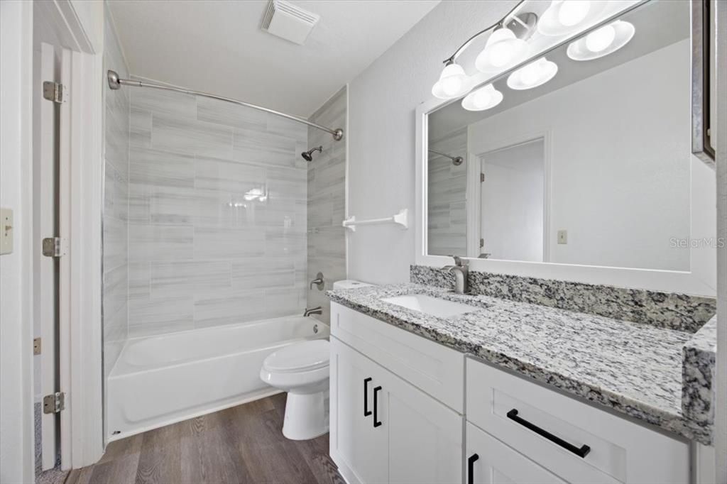 For Rent: $1,450 (2 beds, 1 baths, 834 Square Feet)