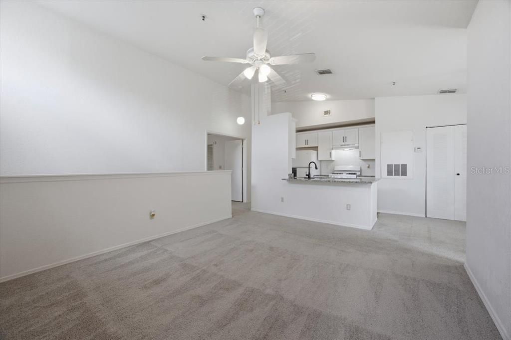 For Rent: $1,450 (2 beds, 1 baths, 834 Square Feet)