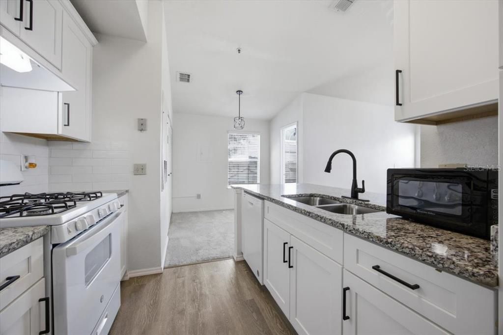 For Rent: $1,450 (2 beds, 1 baths, 834 Square Feet)