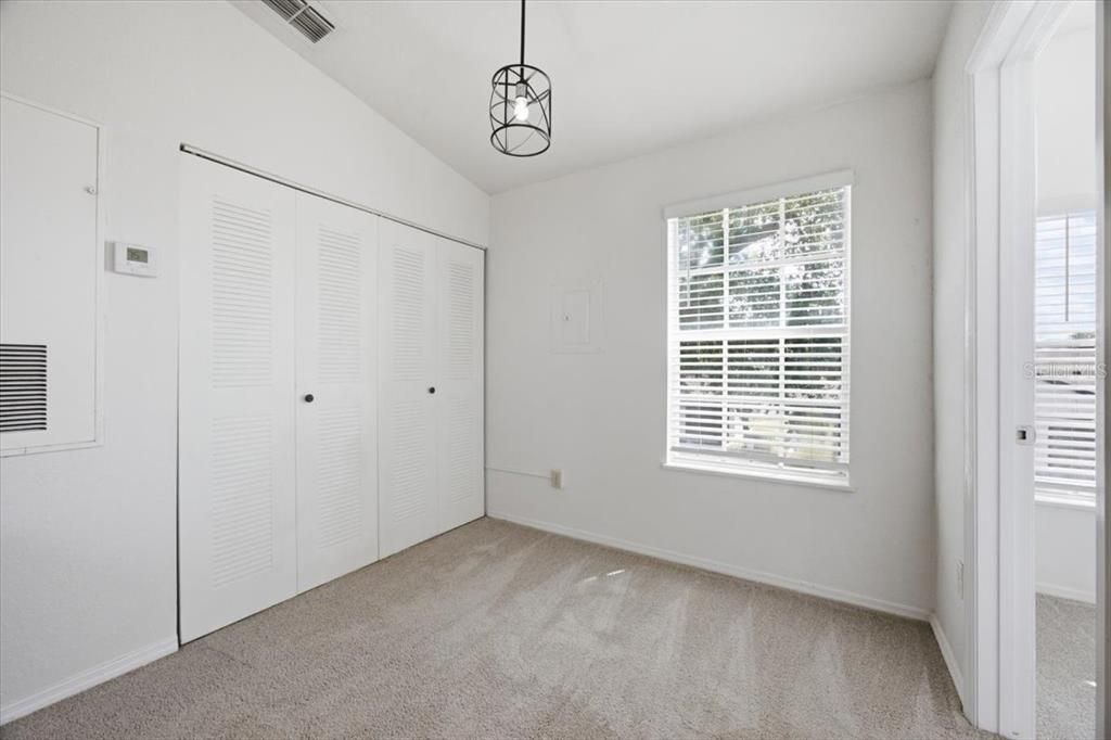 For Rent: $1,450 (2 beds, 1 baths, 834 Square Feet)
