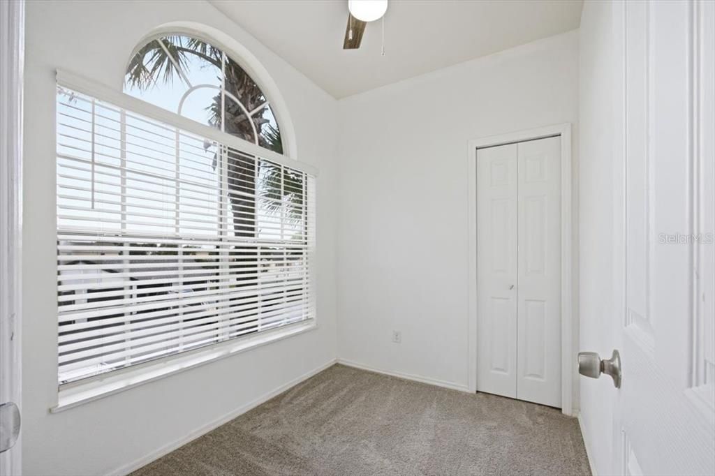 For Rent: $1,450 (2 beds, 1 baths, 834 Square Feet)