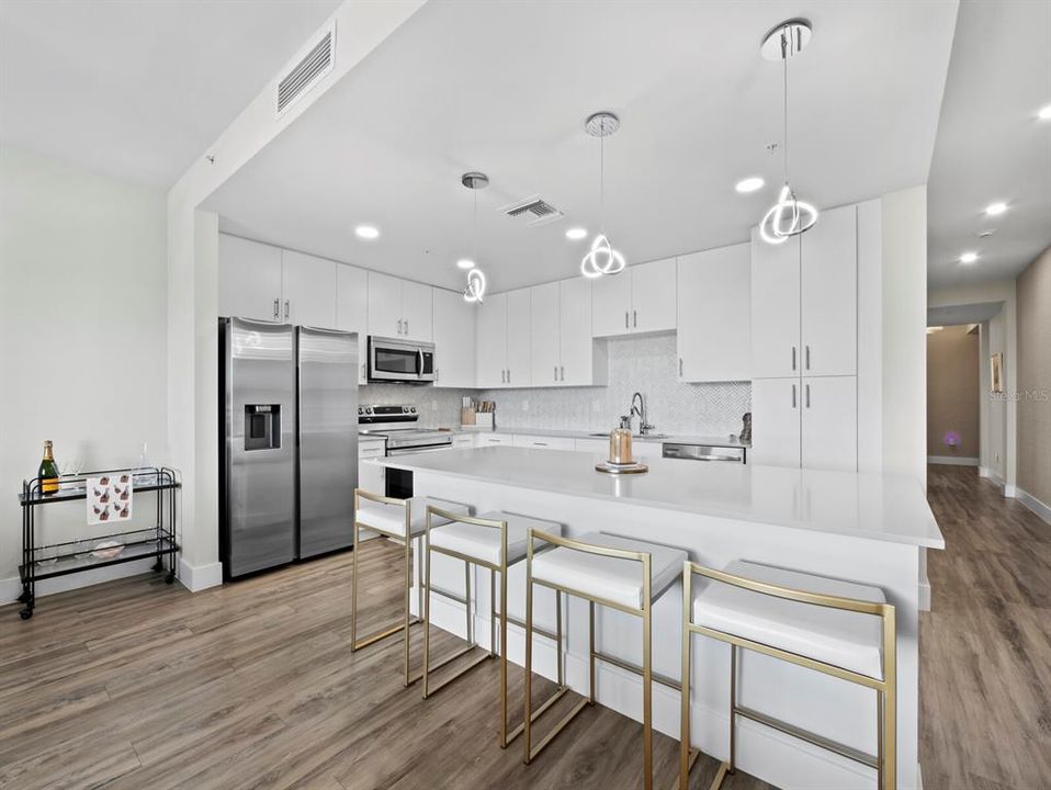 For Sale: $765,000 (1 beds, 2 baths, 1332 Square Feet)