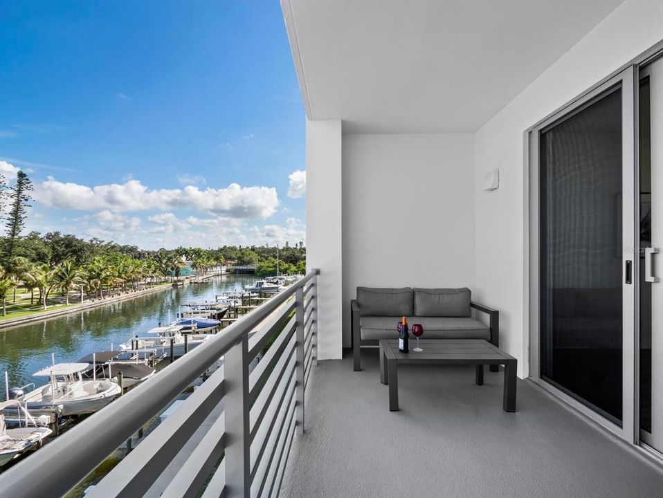 For Sale: $765,000 (1 beds, 2 baths, 1332 Square Feet)
