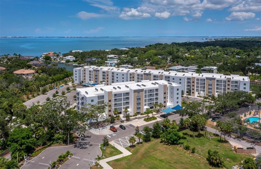 For Sale: $765,000 (1 beds, 2 baths, 1332 Square Feet)