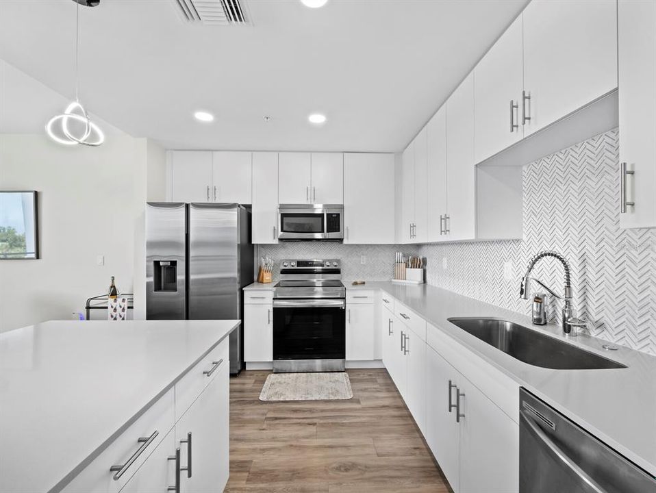 For Sale: $765,000 (1 beds, 2 baths, 1332 Square Feet)