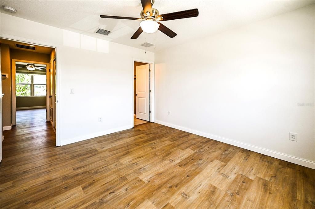 For Sale: $230,000 (2 beds, 2 baths, 1120 Square Feet)