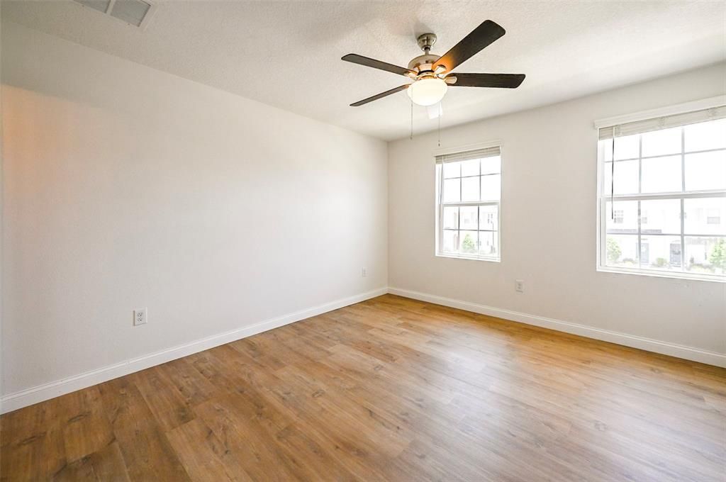 For Sale: $230,000 (2 beds, 2 baths, 1120 Square Feet)