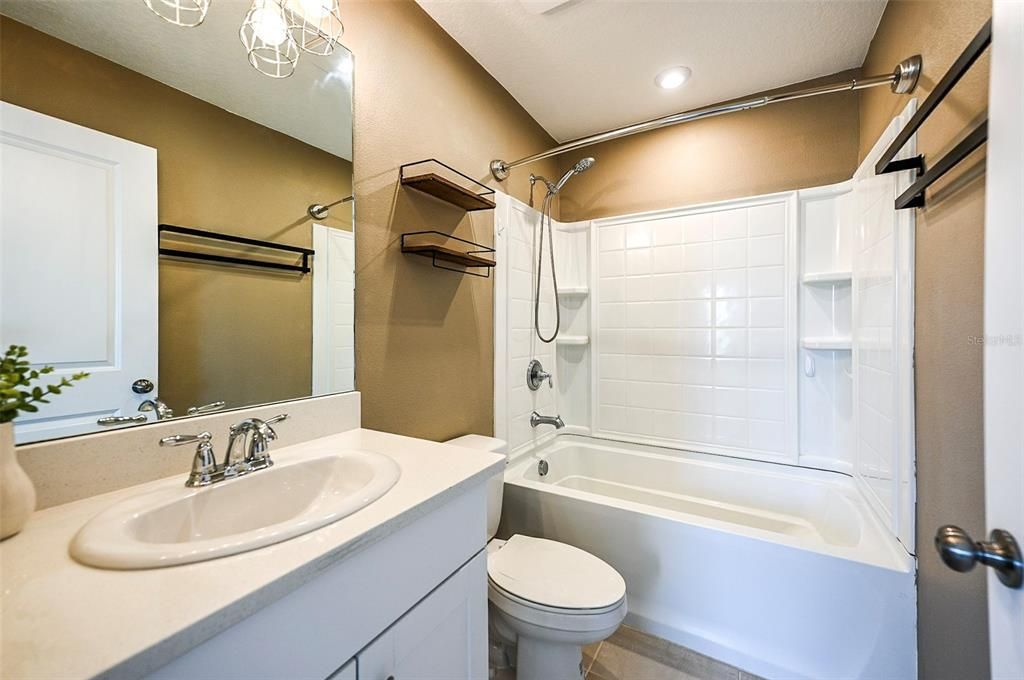 For Sale: $230,000 (2 beds, 2 baths, 1120 Square Feet)
