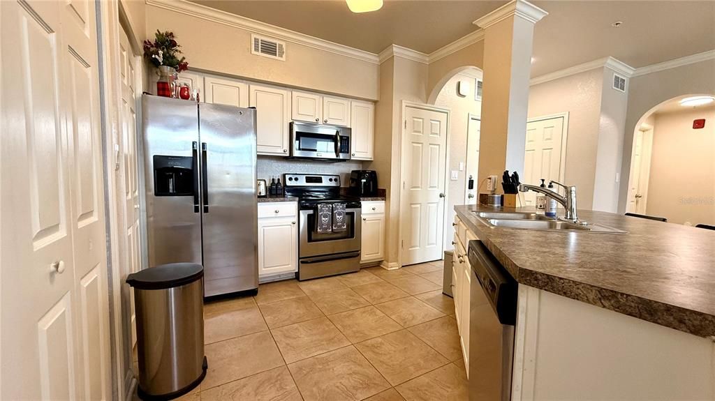 For Rent: $2,200 (2 beds, 2 baths, 1085 Square Feet)