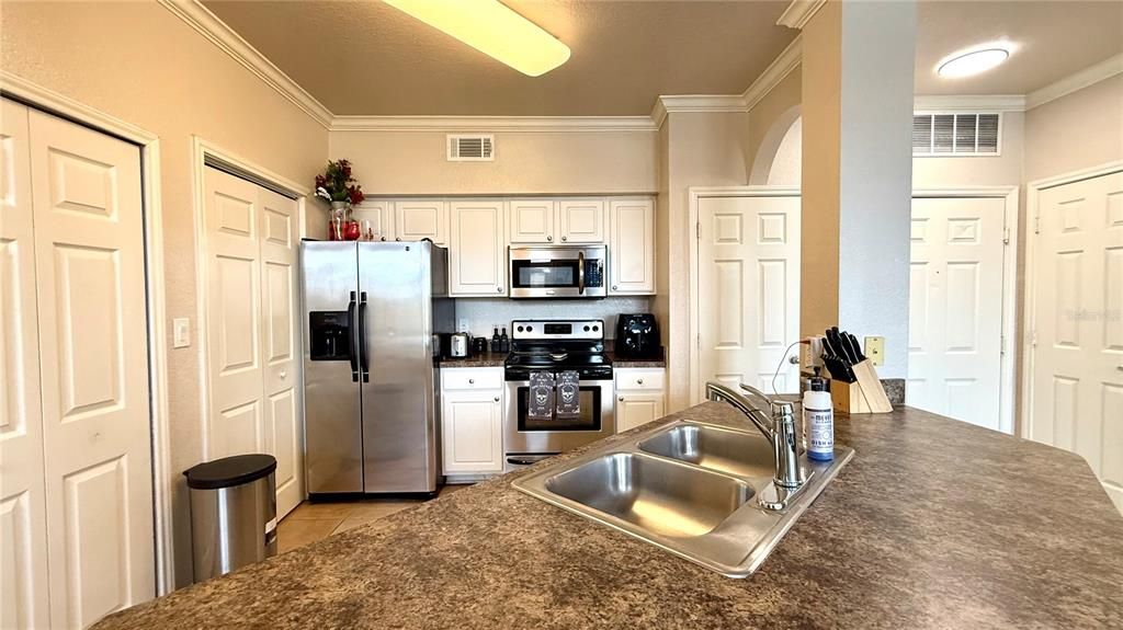 For Rent: $2,200 (2 beds, 2 baths, 1085 Square Feet)