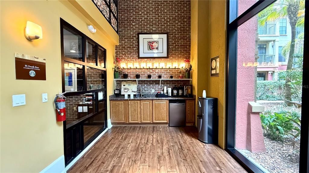For Rent: $2,200 (2 beds, 2 baths, 1085 Square Feet)