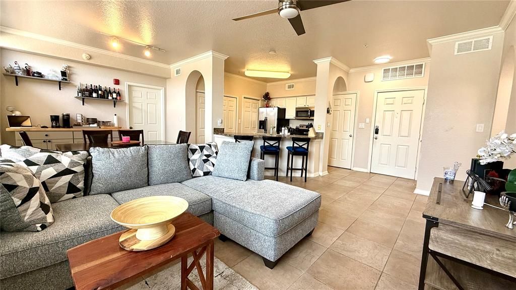 For Rent: $2,200 (2 beds, 2 baths, 1085 Square Feet)