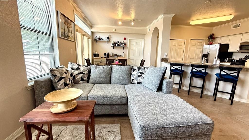 For Rent: $2,200 (2 beds, 2 baths, 1085 Square Feet)