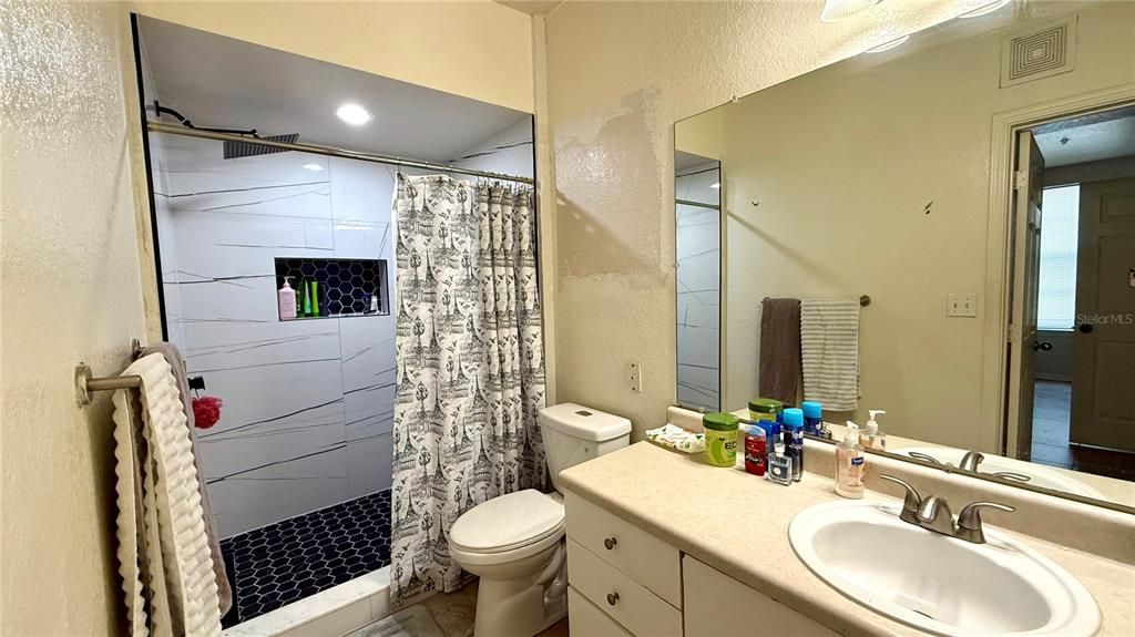 For Rent: $2,200 (2 beds, 2 baths, 1085 Square Feet)