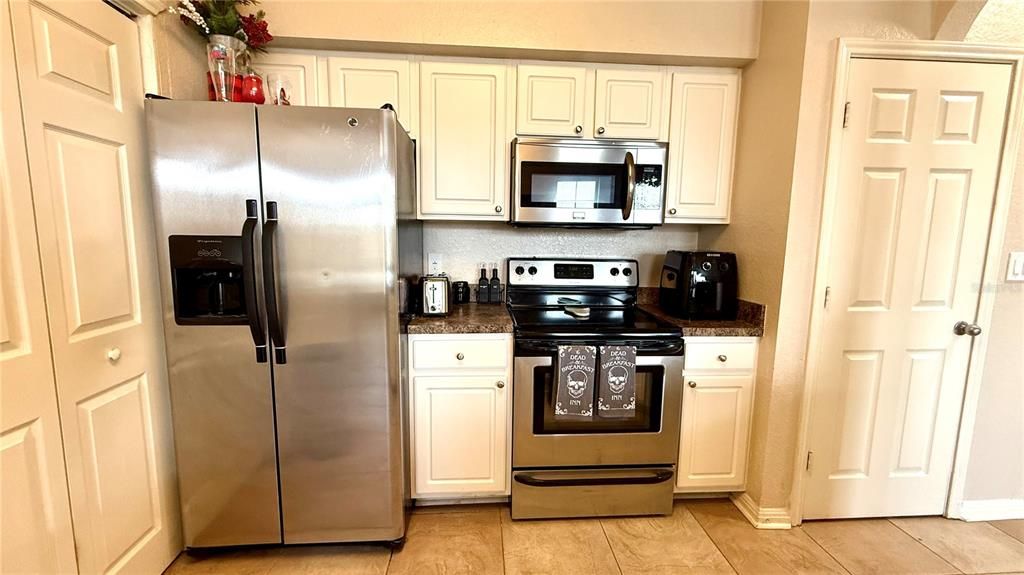 For Rent: $2,200 (2 beds, 2 baths, 1085 Square Feet)