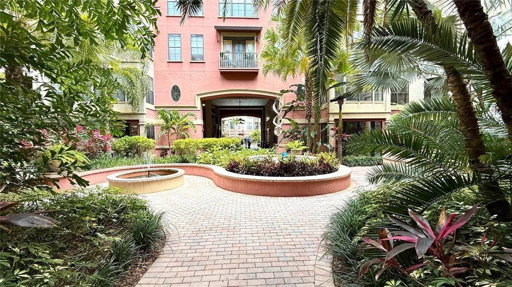 For Rent: $2,200 (2 beds, 2 baths, 1085 Square Feet)
