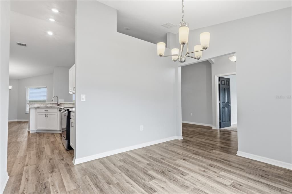 En Venta: $347,000 (4 camas, 2 baños, 1859 Pies cuadrados)